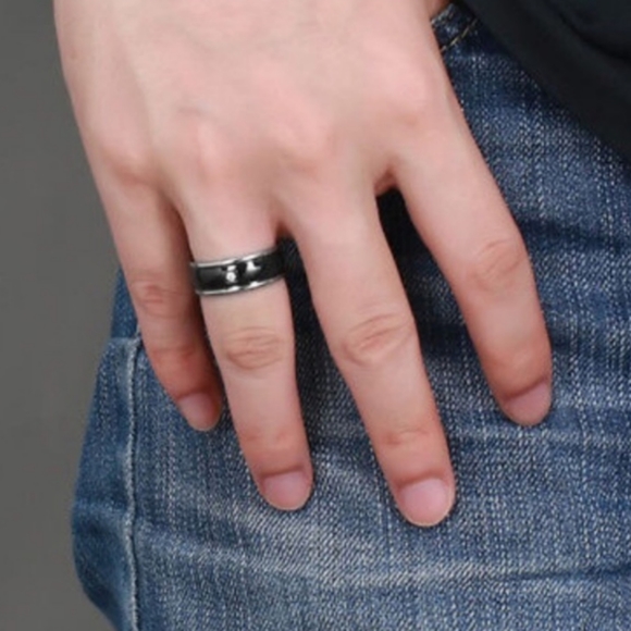 Unisex Stainless Steel Titanium Ring - Picture 3 of 4